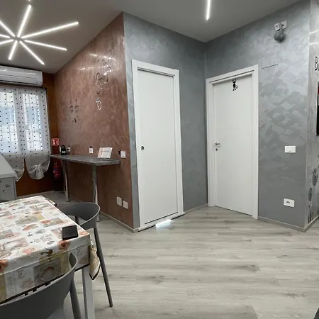 Breath Of 5 Min A Piedi Metro B San Paolo Poche Fermate Dal Centro Di Apartament Rzym